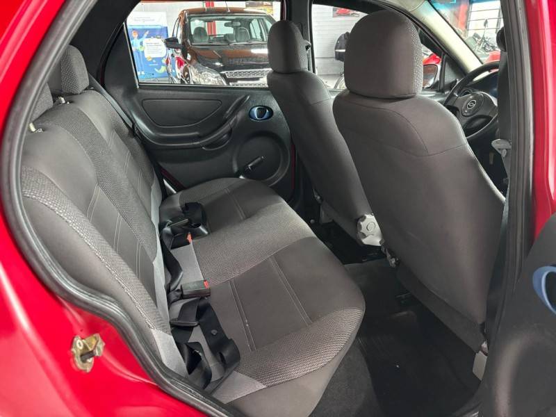 CHEVROLET - CELTA - 2003/2004 - Vermelha - R$ 18.000,00