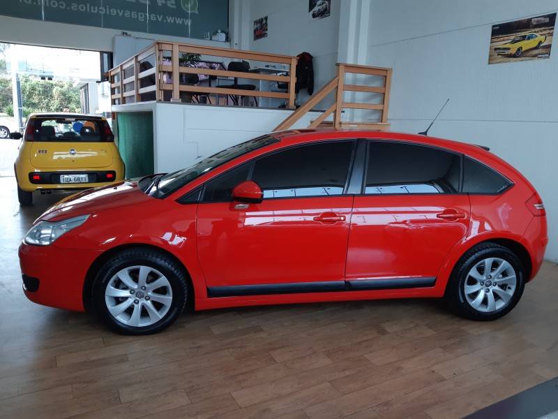 CITROËN - C4 - 2013/2014 - Vermelha - R$ 39.000,00