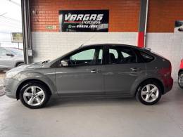 FORD - FOCUS - 2011/2012 - Cinza - R$ 41.000,00