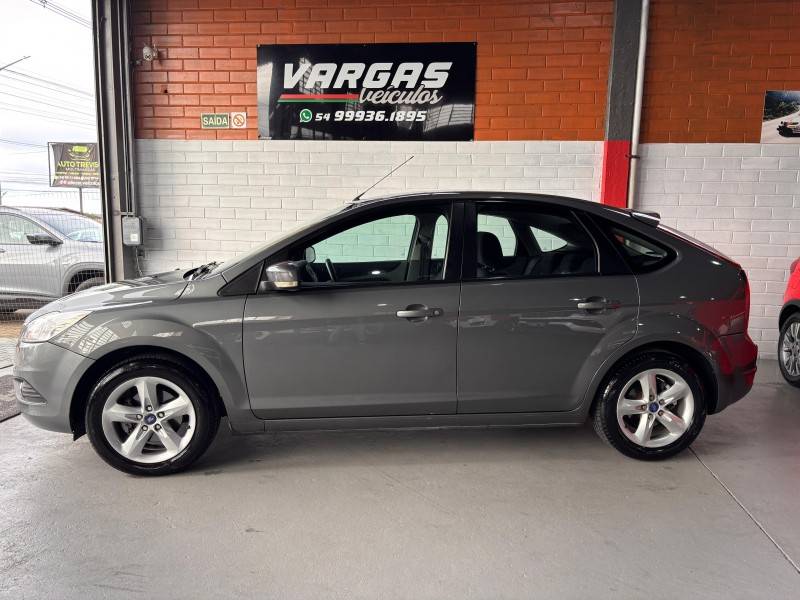FORD - FOCUS - 2011/2012 - Cinza - R$ 41.000,00