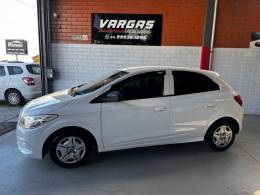 CHEVROLET - ONIX - 2016/2017 - Branca - R$ 46.000,00