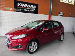 FORD - FIESTA - 2016/2017 - Vermelha - R$ 54.000,00