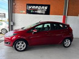 FORD - FIESTA - 2016/2017 - Vermelha - R$ 54.000,00