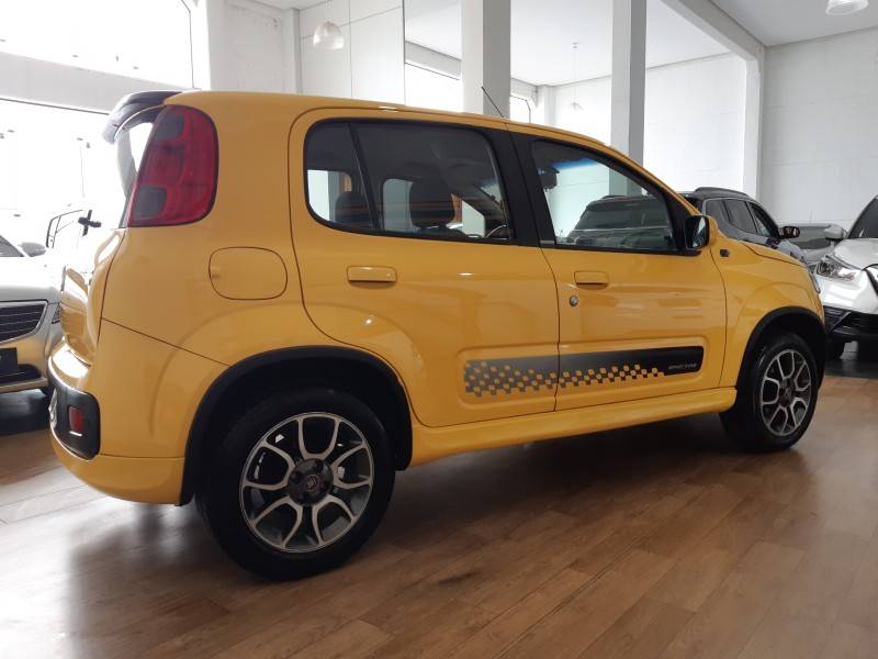 FIAT - UNO - 2012/2013 - Amarela - R$ 39.000,00