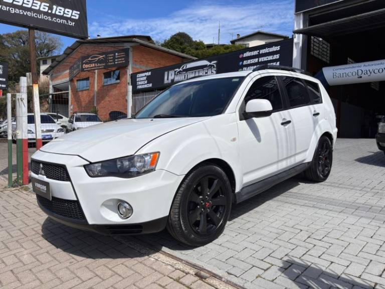 MITSUBISHI - OUTLANDER - 2011/2012 - Branca - R$ 49.000,00