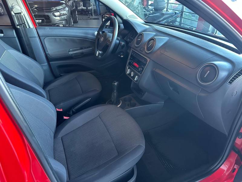 VOLKSWAGEN - VOYAGE - 2013/2013 - Vermelha - R$ 40.000,00
