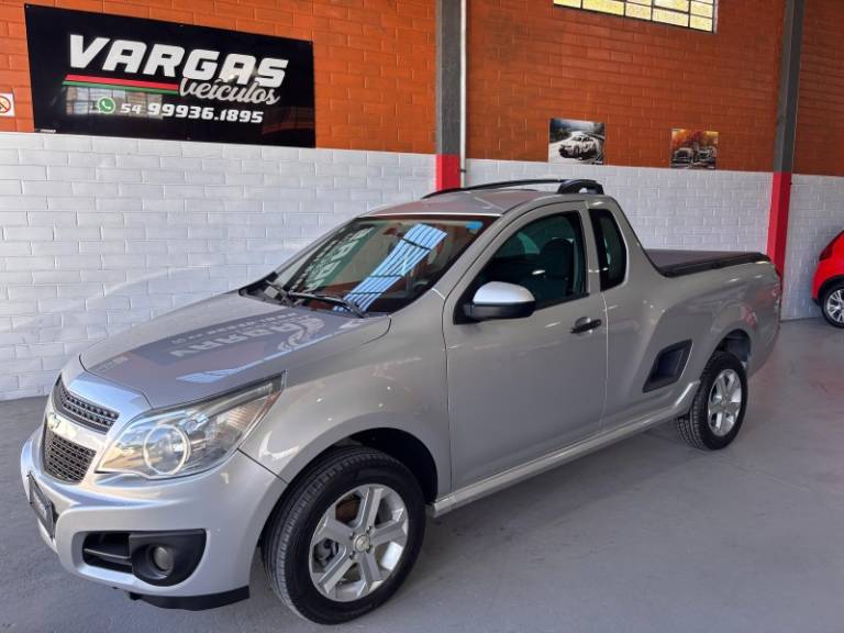CHEVROLET - MONTANA - 2017/2018 - Prata - R$ 50.000,00