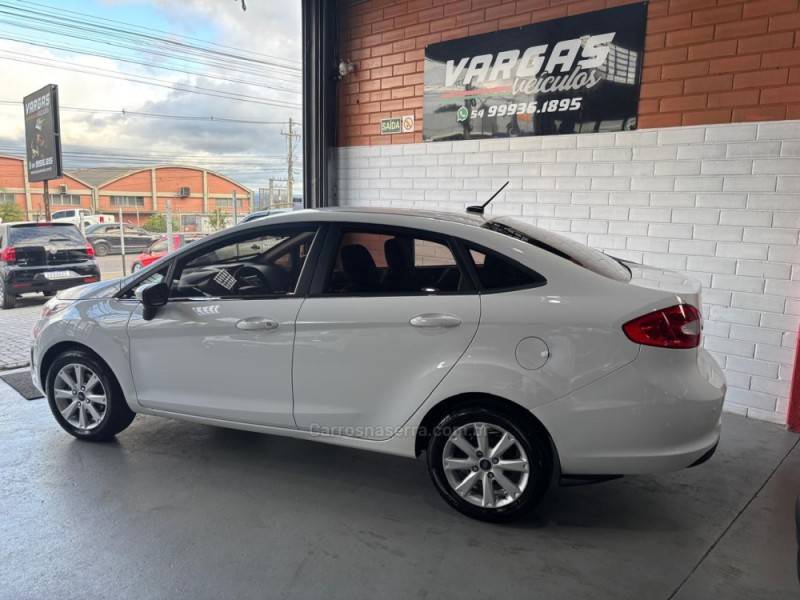 FORD - FIESTA - 2011/2011 - Branca - R$ 39.000,00