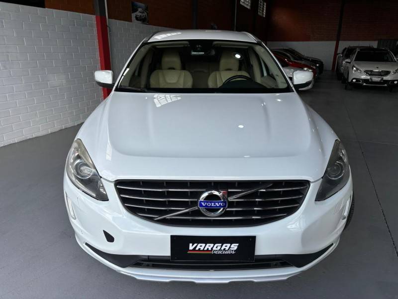 VOLVO - XC60 - 2013/2014 - Branca - R$ 76.900,00