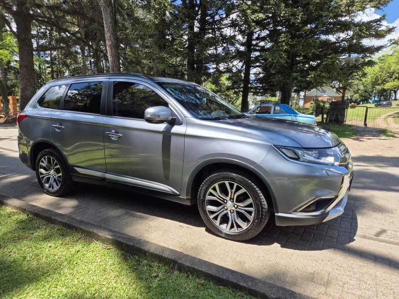 MITSUBISHI - OUTLANDER - 2016/2016 - Cinza - R$ 128.000,00