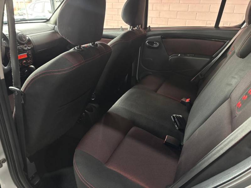 RENAULT - SANDERO - 2013/2014 - Prata - R$ 40.000,00