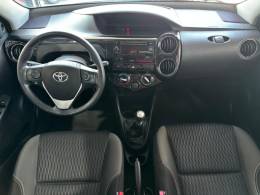 TOYOTA - ETIOS - 2018/2019 - Vermelha - R$ 61.000,00