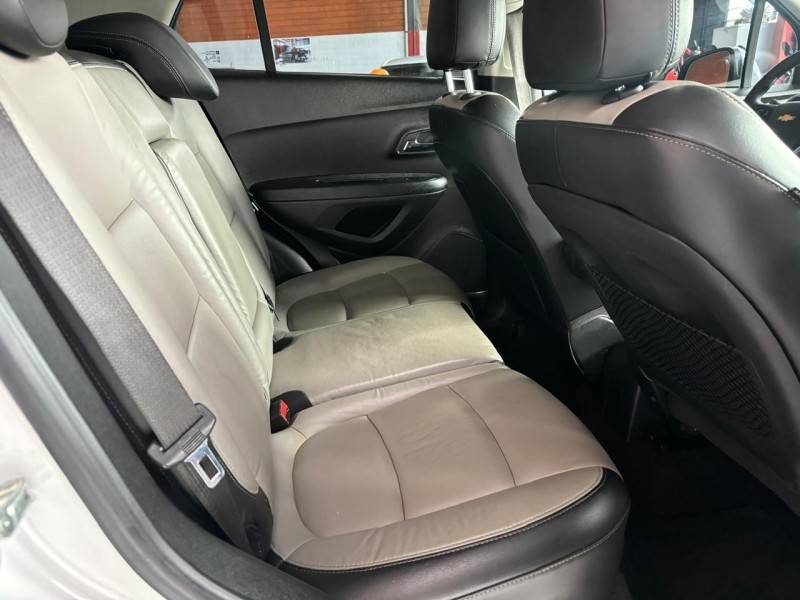 CHEVROLET - TRACKER - 2013/2014 - Branca - R$ 73.000,00