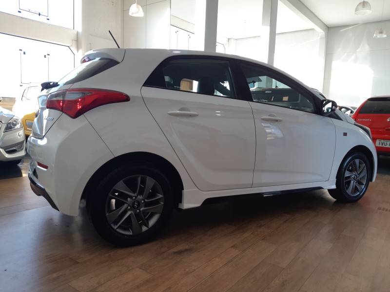 HYUNDAI - HB20 - 2015/2015 - Branca - R$ 52.000,00