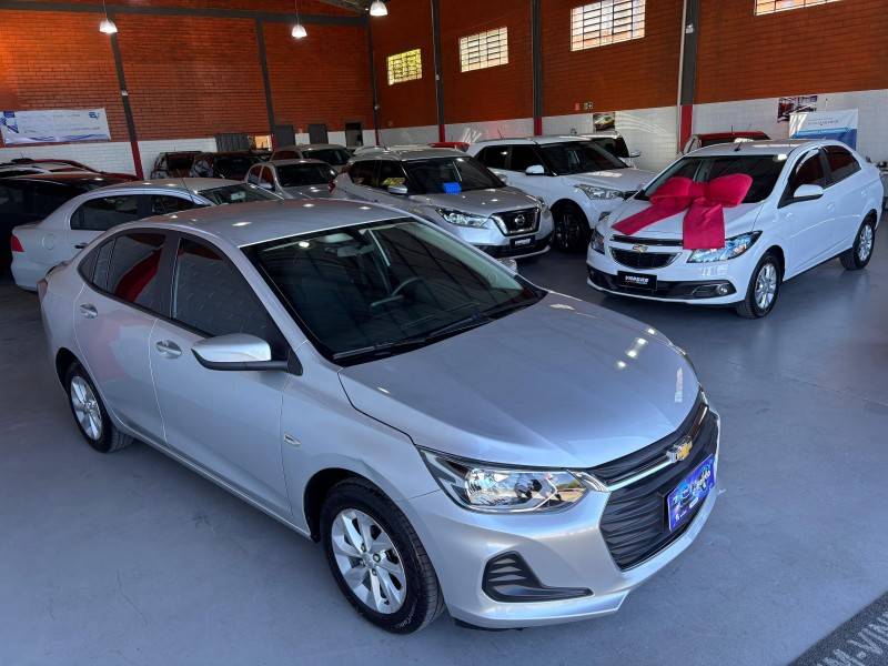 CHEVROLET - ONIX - 2023/2023 - Prata - R$ 69.000,00