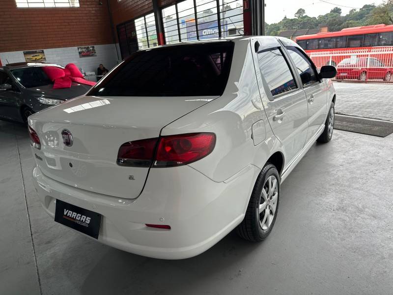 FIAT - SIENA - 2014/2015 - Branca - R$ 37.000,00