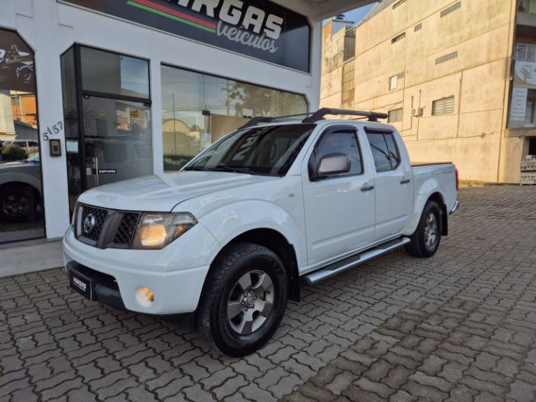 NISSAN - FRONTIER - 2011/2012 - Branca - R$ 82.000,00