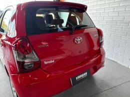 TOYOTA - ETIOS - 2018/2019 - Vermelha - R$ 61.000,00