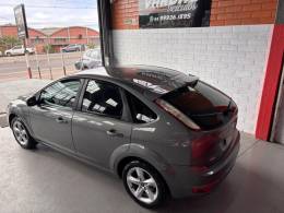 FORD - FOCUS - 2011/2012 - Cinza - R$ 41.000,00