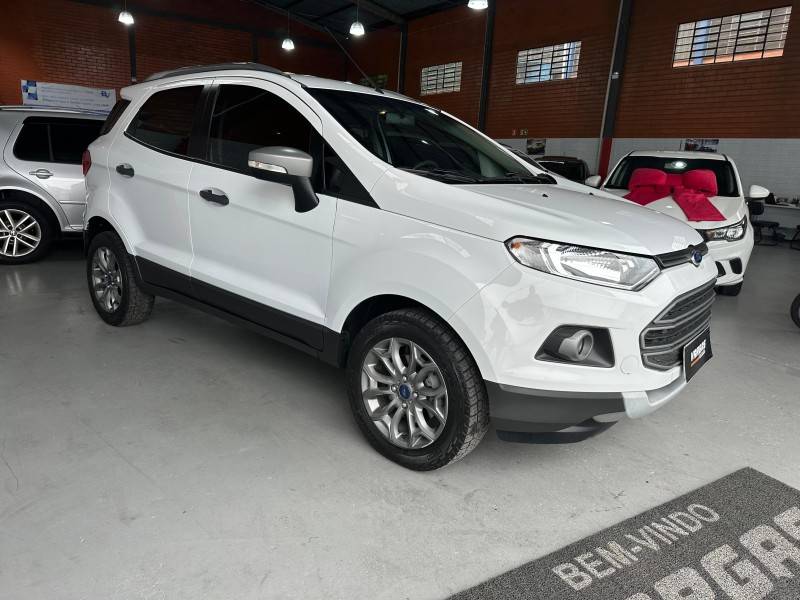 FORD - ECOSPORT - 2013/2014 - Branca - R$ 59.000,00