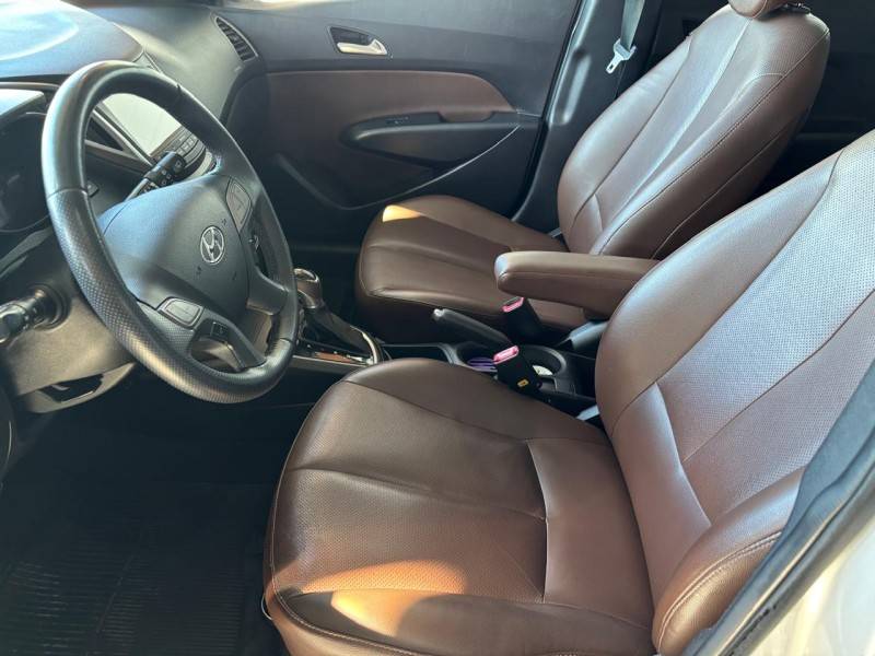 HYUNDAI - HB20X - 2016/2016 - Prata - R$ 65.000,00