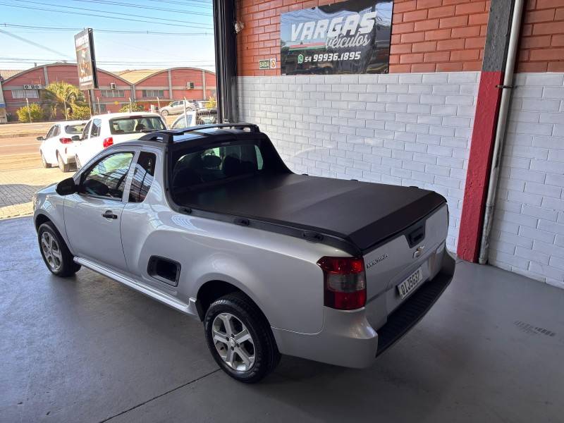 CHEVROLET - MONTANA - 2017/2018 - Prata - R$ 50.000,00