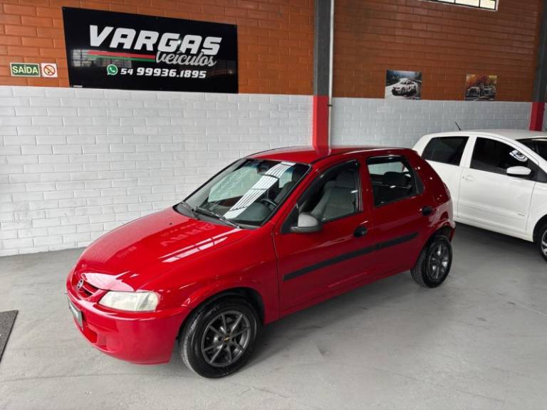 CHEVROLET - CELTA - 2003/2004 - Vermelha - R$ 18.000,00