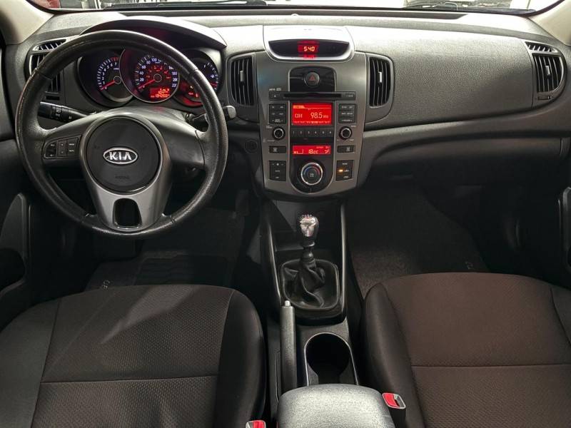 KIA MOTORS - CERATO - 2010/2011 - Branca - R$ 44.000,00
