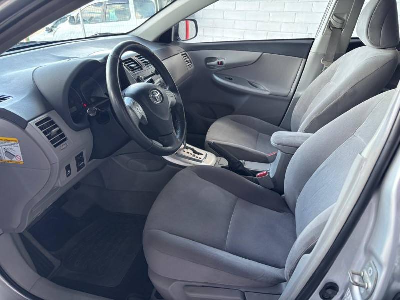 TOYOTA - COROLLA - 2012/2013 - Prata - R$ 65.000,00