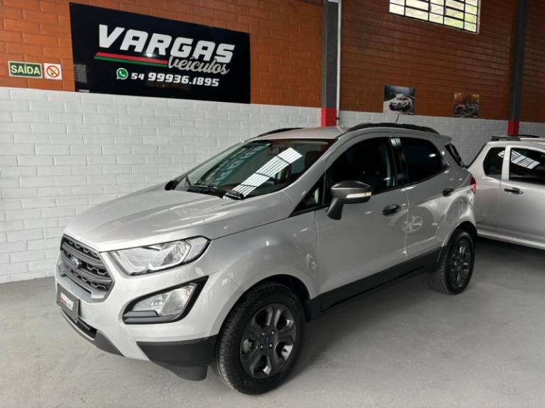 FORD - ECOSPORT - 2017/2018 - Prata - R$ 75.000,00