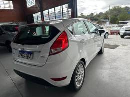 FORD - FIESTA - 2014/2015 - Branca - R$ 50.000,00