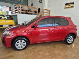 TOYOTA - ETIOS - 2017/2018 - Vermelha - R$ 58.000,00