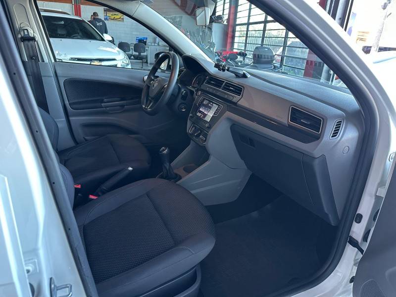 VOLKSWAGEN - VOYAGE - 2018/2018 - Branca - R$ 55.000,00