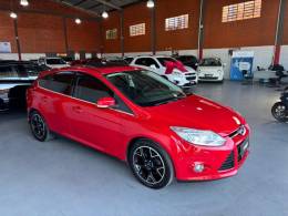 FORD - FOCUS - 2013/2014 - Vermelha - R$ 65.000,00