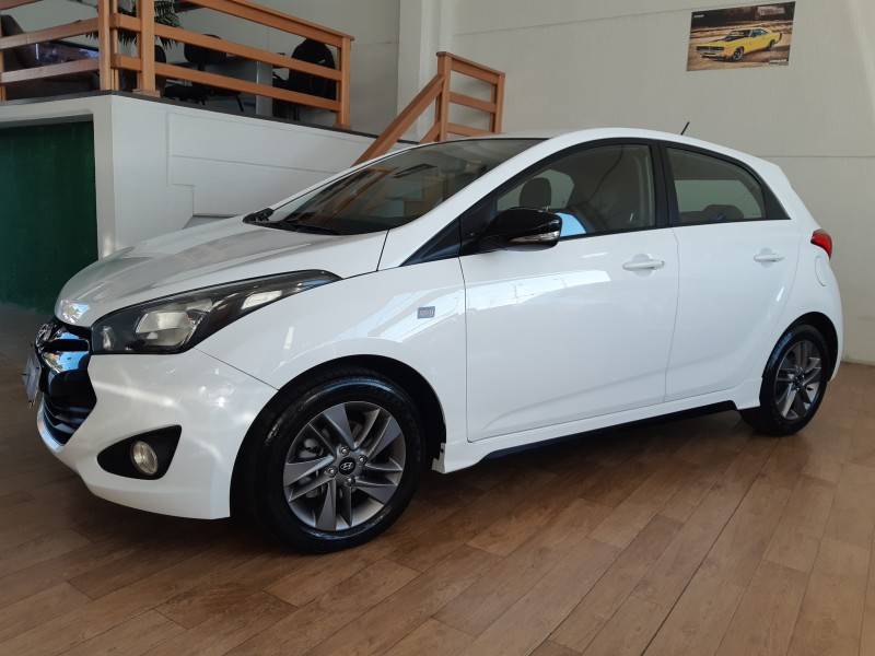 HYUNDAI - HB20 - 2015/2015 - Branca - R$ 52.000,00