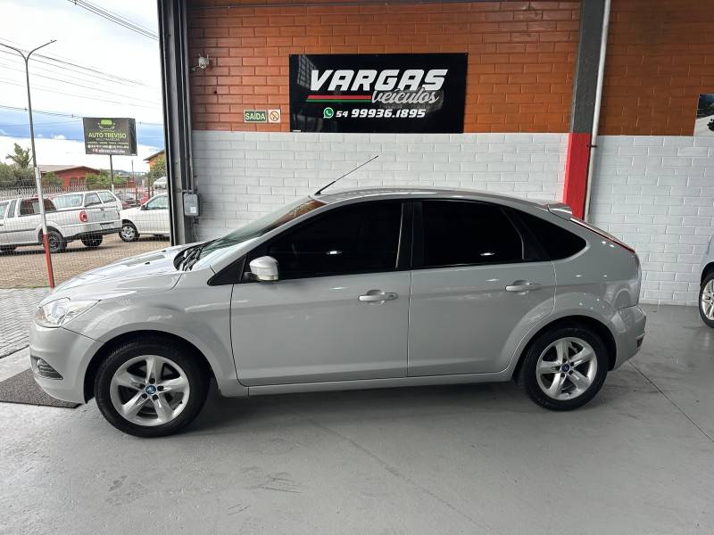 FORD - FOCUS - 2011/2012 - Prata - R$ 42.000,00