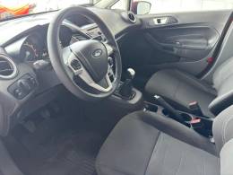 FORD - FIESTA - 2016/2017 - Vermelha - R$ 54.000,00