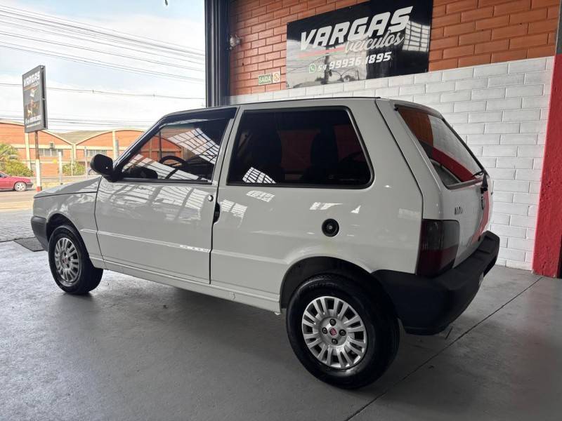 FIAT - UNO - 2012/2013 - Branca - R$ 26.000,00