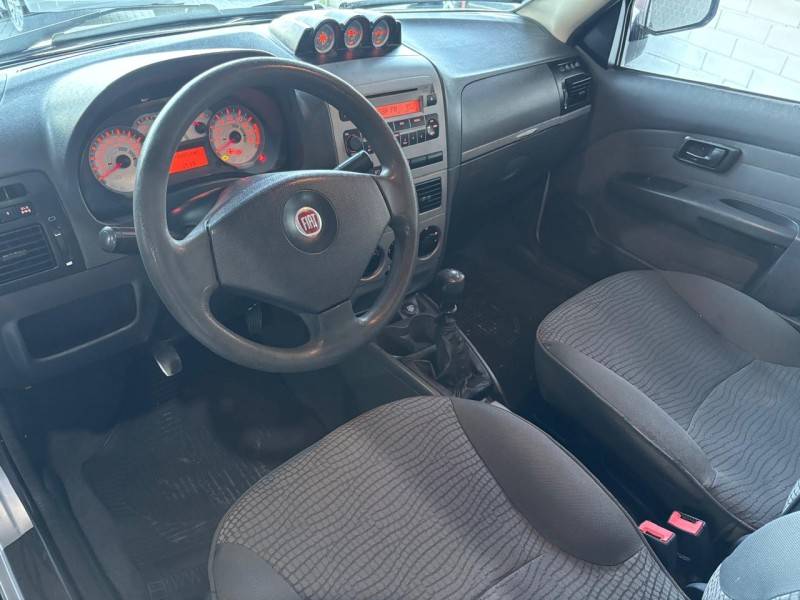 FIAT - STRADA - 2010/2011 - Prata - R$ 58.000,00