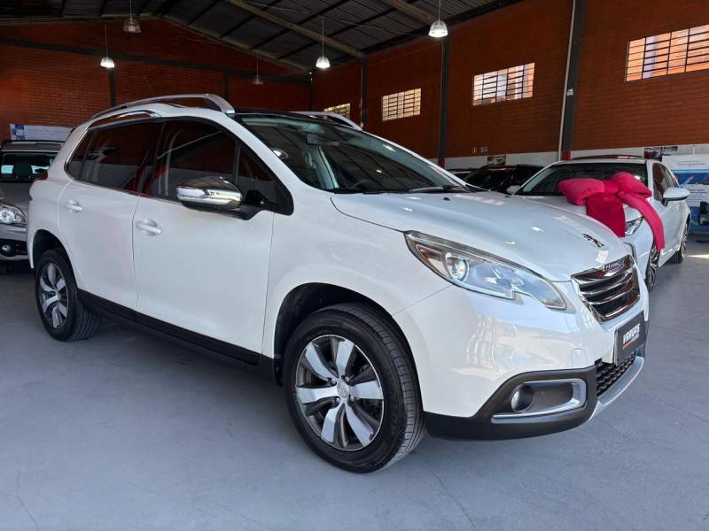 PEUGEOT - 2008 - 2015/2016 - Branca - R$ 57.000,00