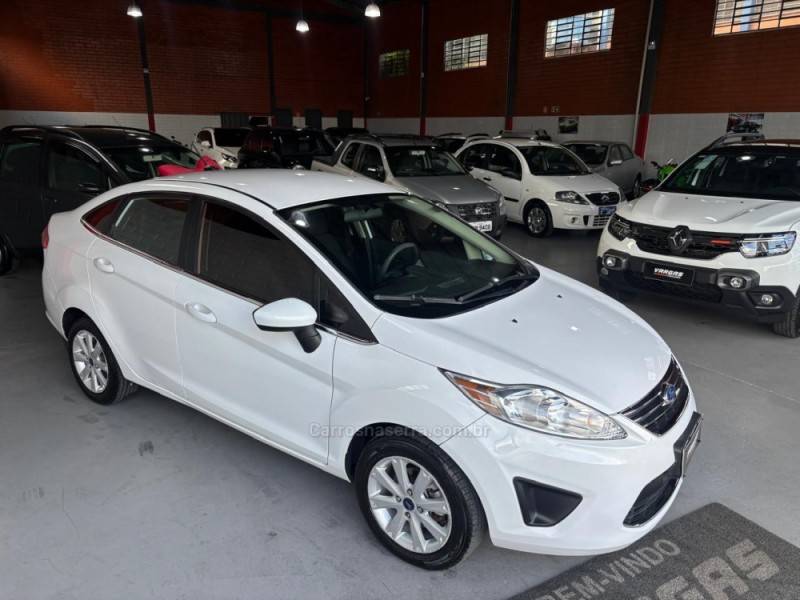 FORD - FIESTA - 2011/2011 - Branca - R$ 39.000,00