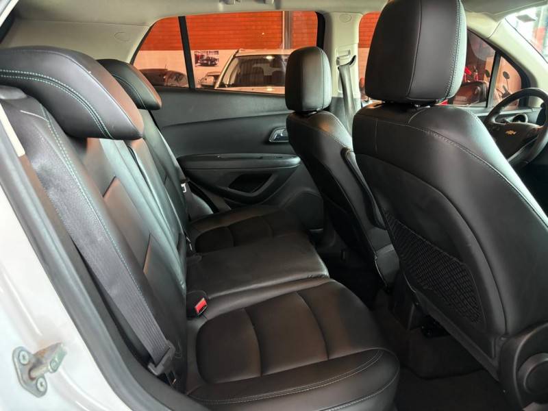 CHEVROLET - TRACKER - 2015/2015 - Branca - R$ 70.000,00