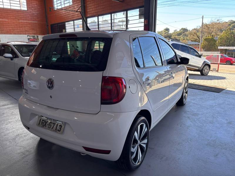 VOLKSWAGEN - FOX - 2011/2011 - Branca - R$ 29.000,00