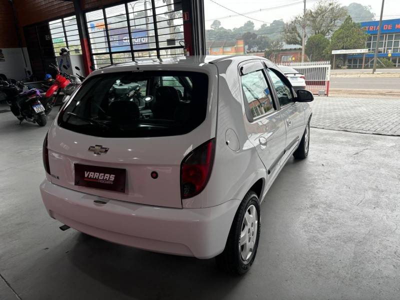 CHEVROLET - CELTA - 2013/2014 - Branca - R$ 33.000,00