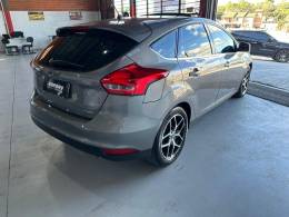 FORD - FOCUS - 2017/2018 - Cinza - R$ 77.000,00