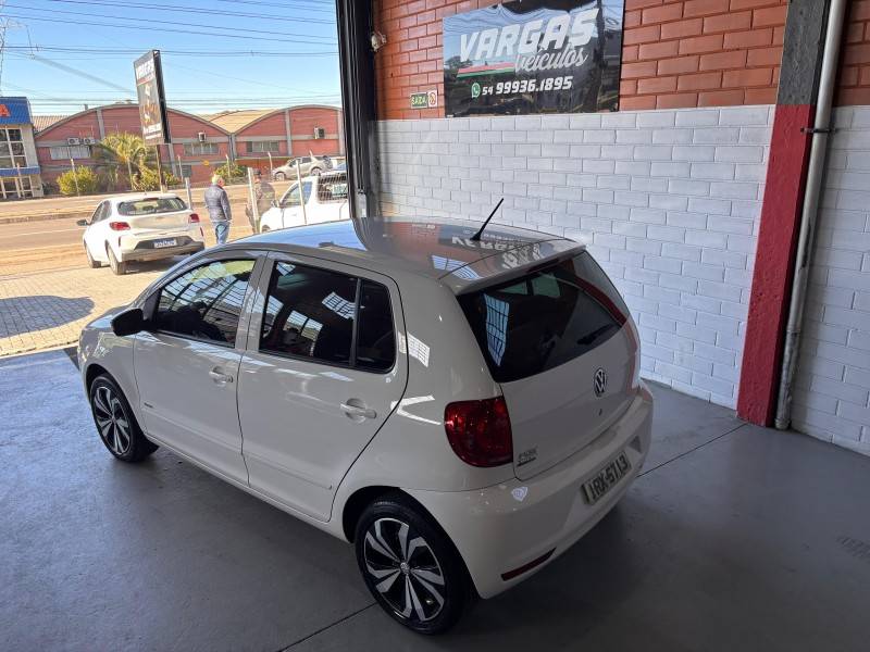 VOLKSWAGEN - FOX - 2011/2011 - Branca - R$ 29.000,00