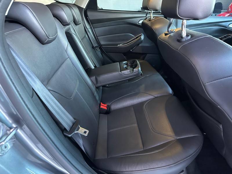 FORD - FOCUS - 2017/2018 - Cinza - R$ 77.000,00