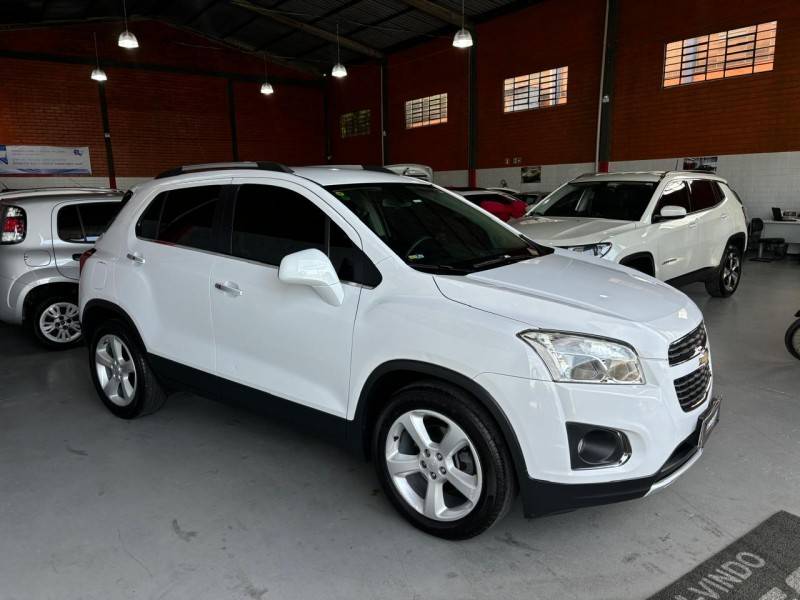 CHEVROLET - TRACKER - 2015/2015 - Branca - R$ 70.000,00